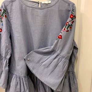 Beach Lounge Collection blue and white seersucker boat neck with floral size L